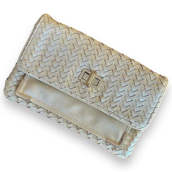 Deux Lux Convertible Crossbody Clutch Bag in Woven Metallic Gold Vegan Leather - Picture 2 of 15